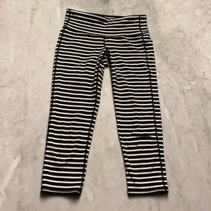 Athleta black white striped Chaturanga tight. XS